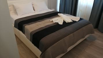 Iron/ironing board, WiFi, bed sheets