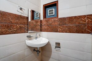 House | Bathroom - Deluxe Hotel Prince (Mohali)