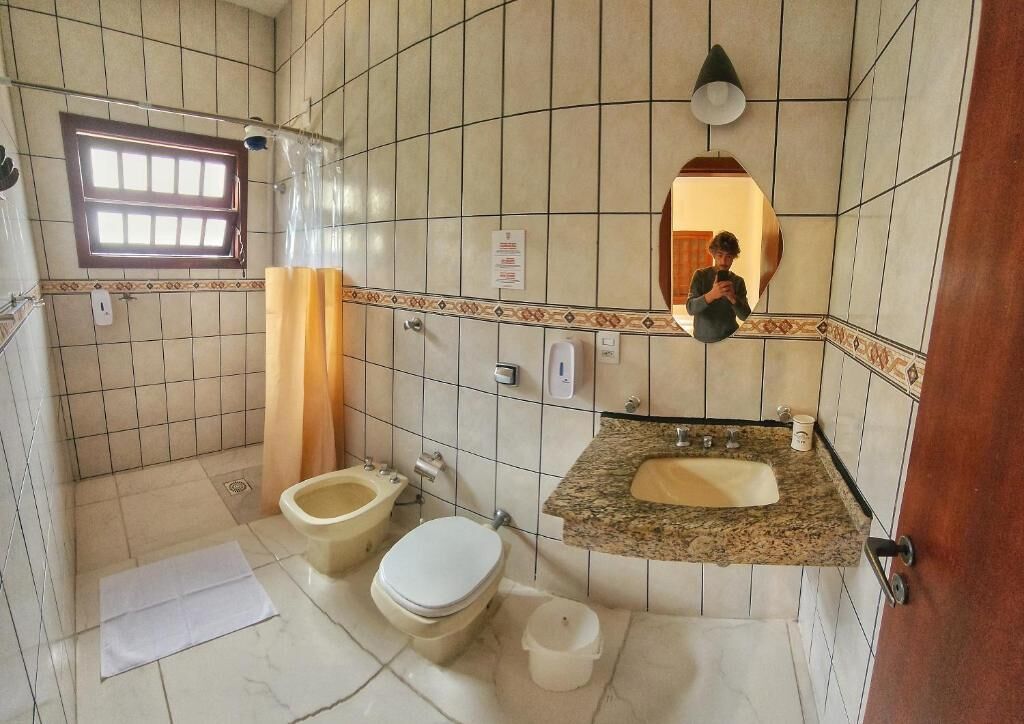Comfort tweepersoonskamer, airconditioning, uitzicht op binnenplaats | Badkamer