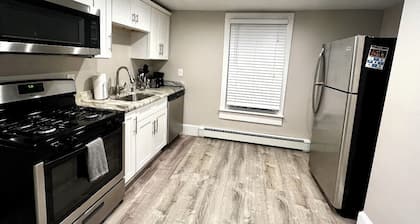 2BR-Sleeps6-Downtown Newport