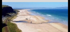 Beach - Beautiful 3-bed Apartment in Portrush (Portrush)