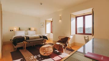 8 bedrooms, iron/ironing board, WiFi, bed sheets