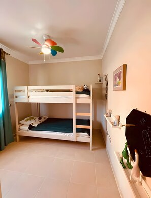 Ferros/tábuas de passar roupa, Wi-Fi, roupa de cama