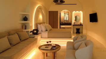 Elegant Suite with Hot Tub and Sea View | In-room safe, soundproofing, iron/ironing board, free WiFi