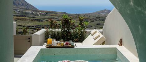 Deluxe Suite with Heated Plunge Pool and Sea View | Pemandangan dari kamar