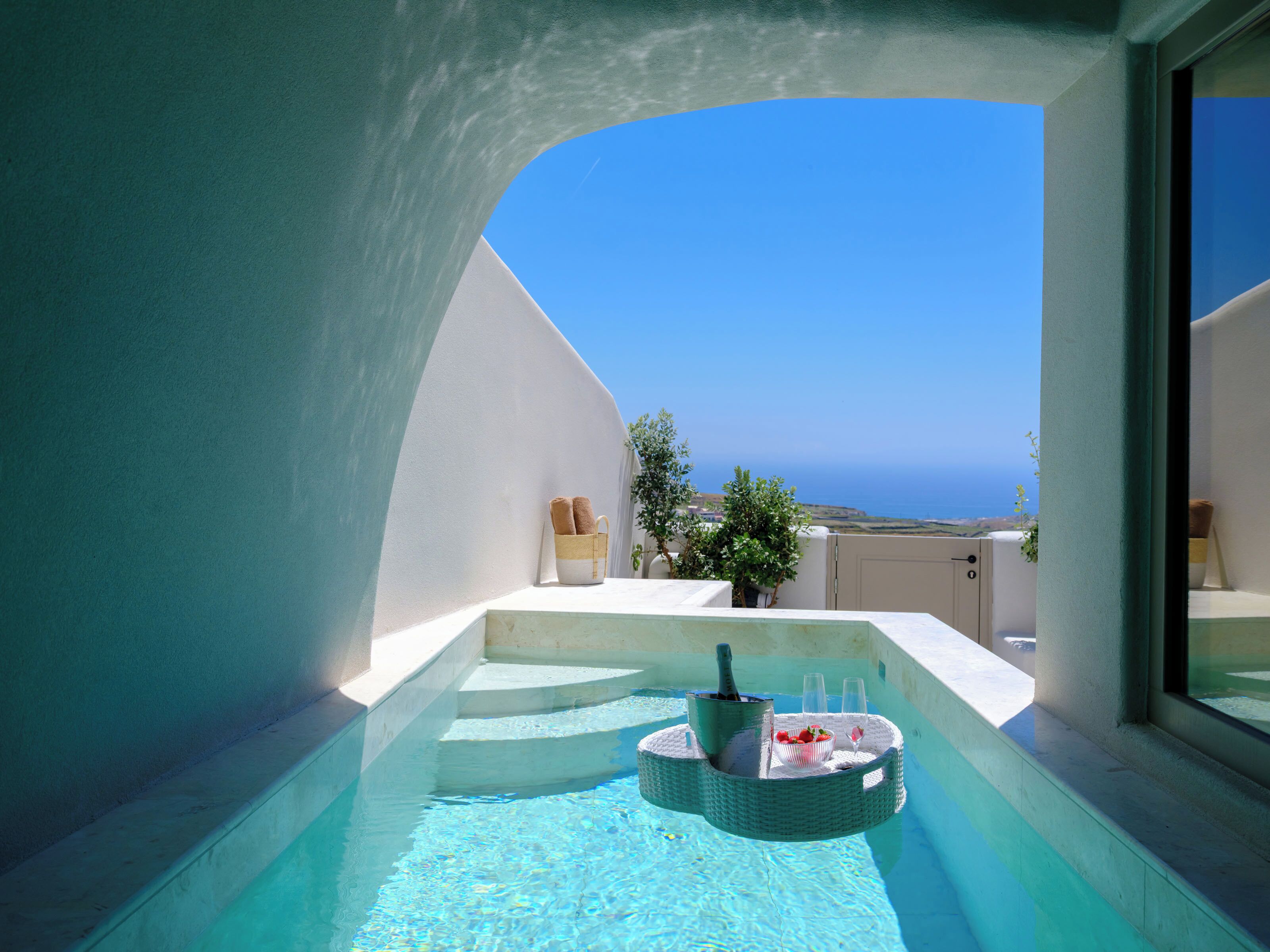 Deluxe Suite with Heated Plunge Pool and Sea View | Pool