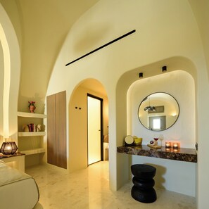 Executive Suite with Heated Plunge Pool and Sea View | Spa