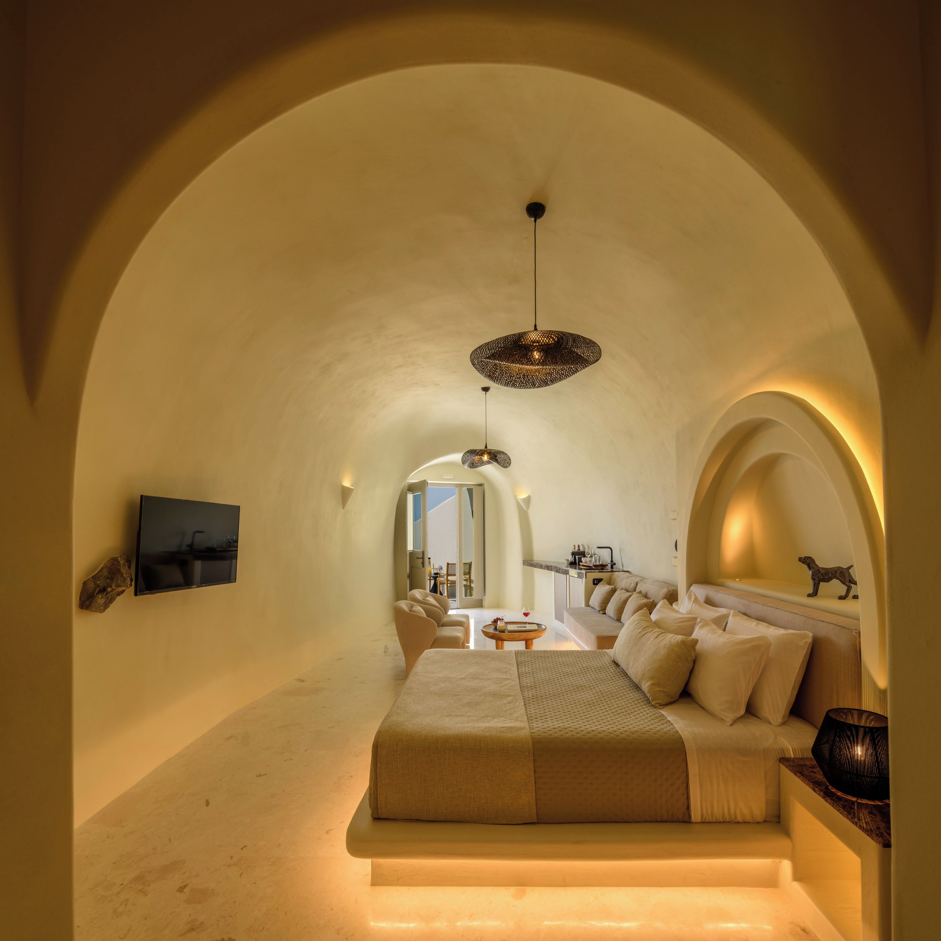 Elegant Suite with Hot Tub and Sea View | Ylelliset vuodevaatteet, memory foam -patjalliset sängyt