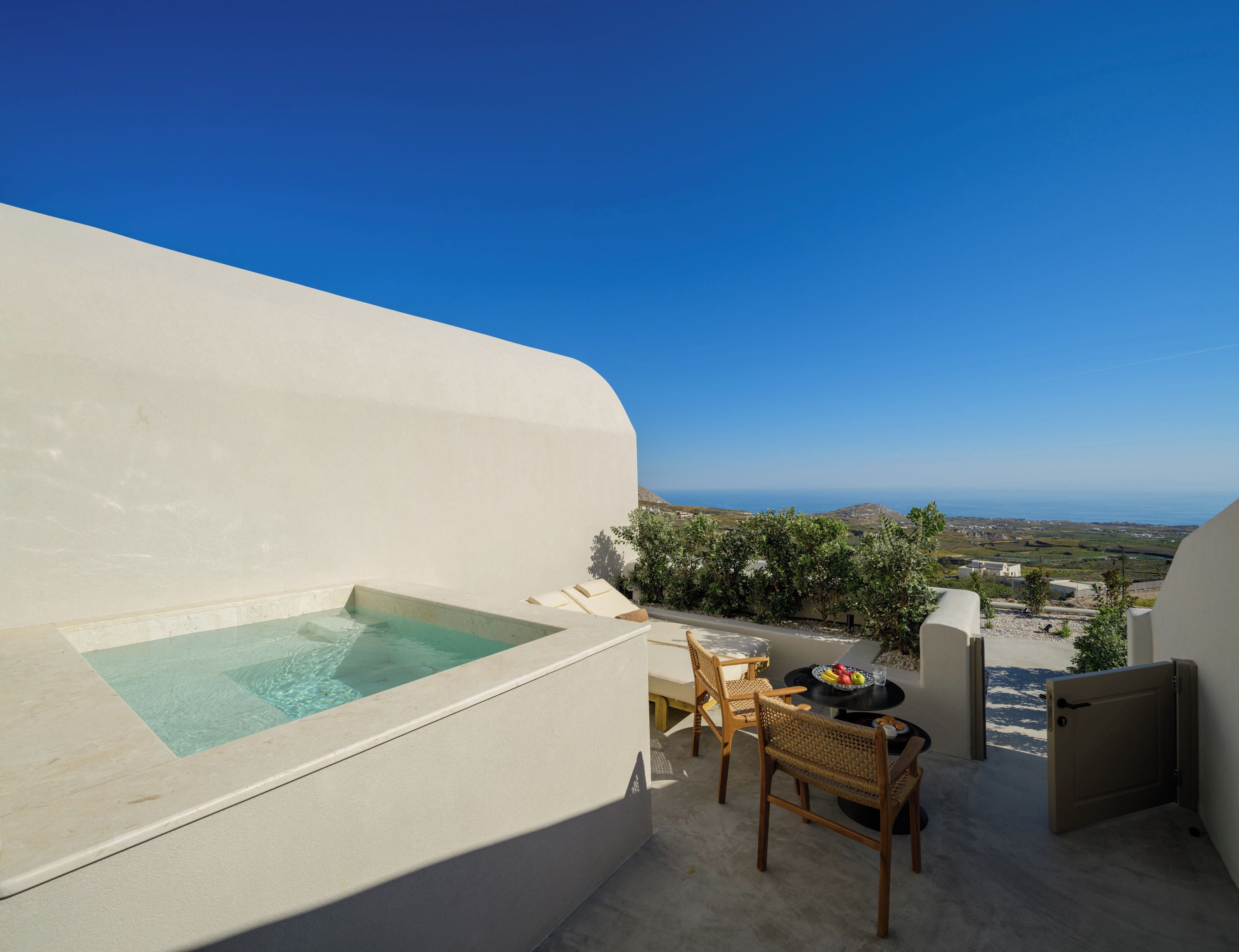 Elegant Suite with Hot Tub and Sea View | Näkymä huoneesta
