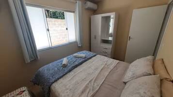 2 bedrooms, iron/ironing board, WiFi, bed sheets
