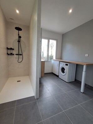 Unclassified image, 4 of 6, button - Detached house with very large private garden in a quiet location (Plouguernevel)