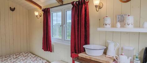 1 bedroom, individually decorated, individually furnished