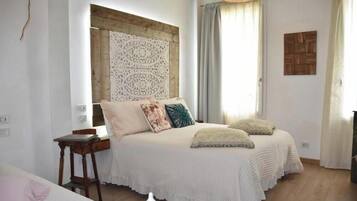 Triple Room, Private Bathroom, Courtyard View | Blackout drapes, soundproofing, iron/ironing board, free WiFi