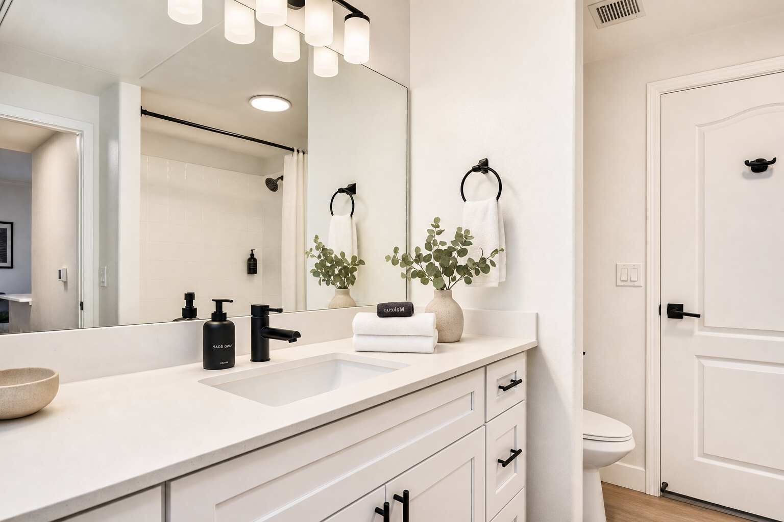 Shower, hair dryer, towels, shampoo