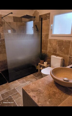 Shower, hair dryer, towels, toilet paper - 130m2 ground floor villa with private pool on 4000m2 of land (Les Arcs)