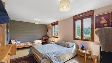 3 chambres, fer et planche à repasser