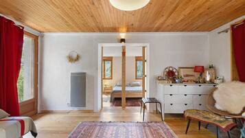 3 bedrooms, iron/ironing board