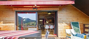 Chalet « Gresse » : Vue Montagne, Grande Terrasse et Espace Privatif en Herbe autour du Chalet