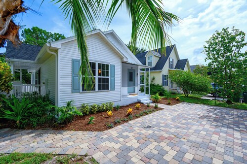 3-bedroom 2 Bath Naples Cottage