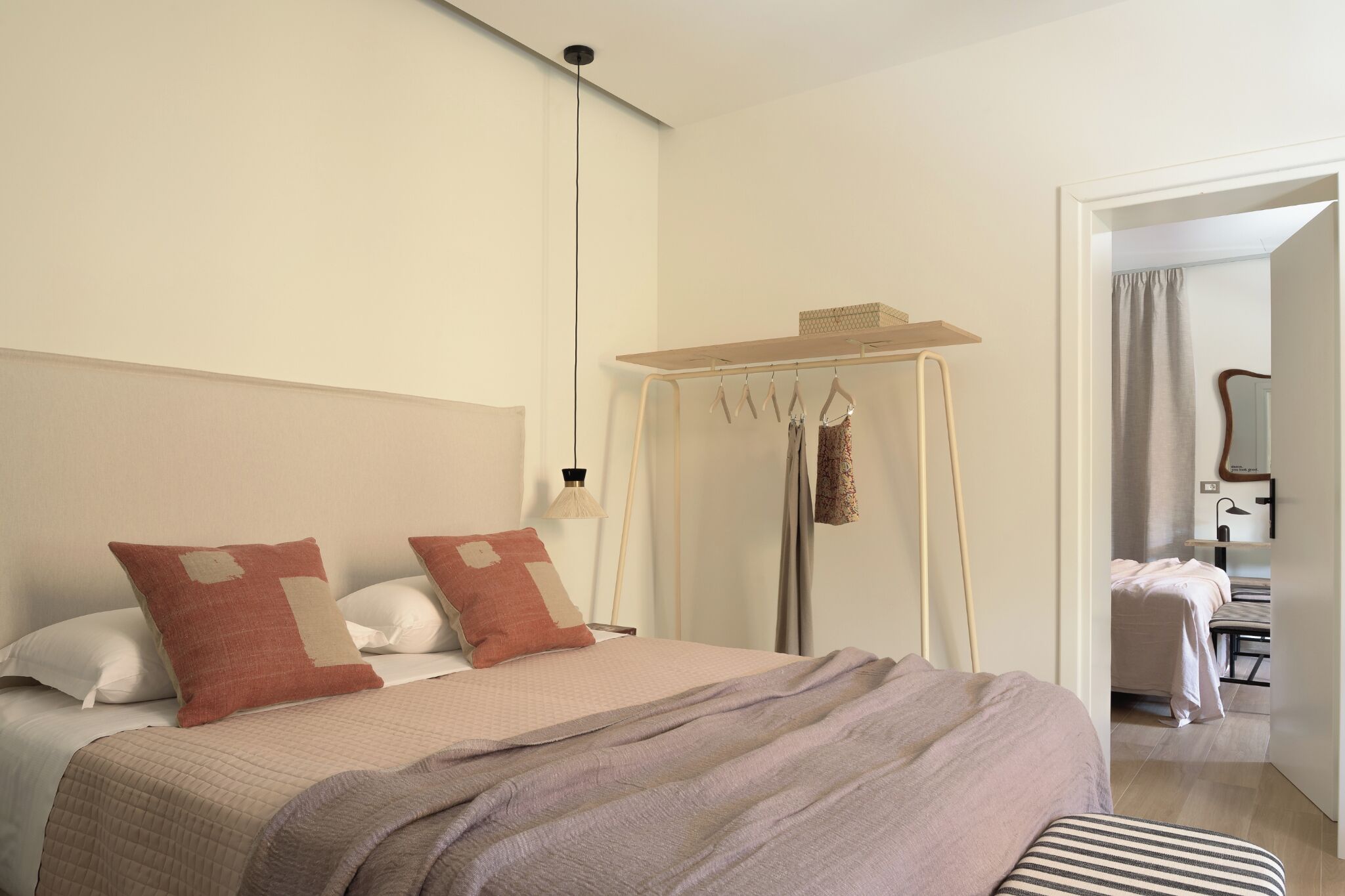 Bügeleisen/Bügelbrett, Reisekinderbett, kostenloses WLAN, Bettwäsche