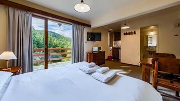 Studio, Balcony, Mountain View | Peti besi dalam bilik, Wi-fi percuma