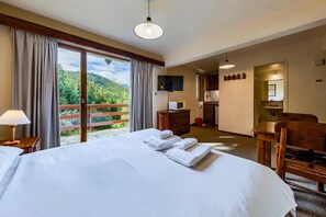 Studio, Balcony, Mountain View | Peti besi dalam bilik, Wi-fi percuma 