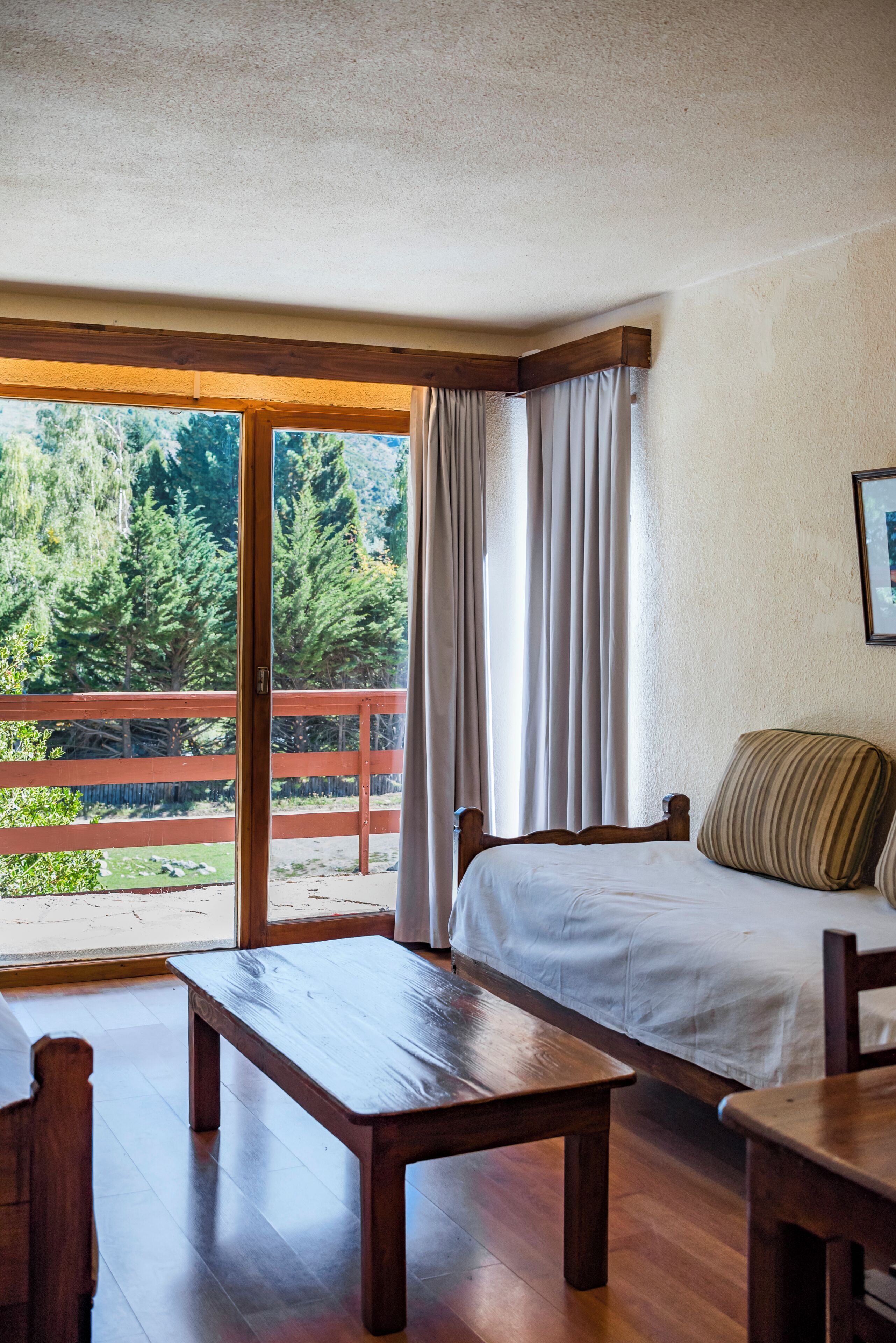 Apartment, Balcony, Mountain View | Peti besi dalam bilik, Wi-fi percuma 