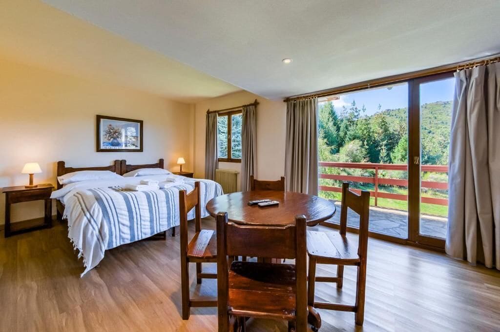 Apartment, Balcony, Mountain View | Peti besi dalam bilik, Wi-fi percuma 