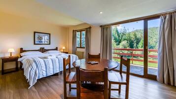 Appartement, balcon, vue montagne | Coffres-forts dans les chambres, Wi-Fi gratuit