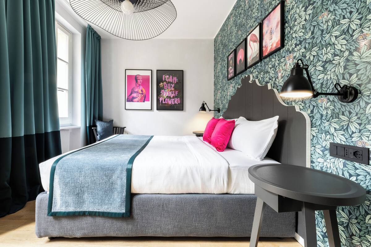 Desk, laptop workspace, free WiFi, bed sheets