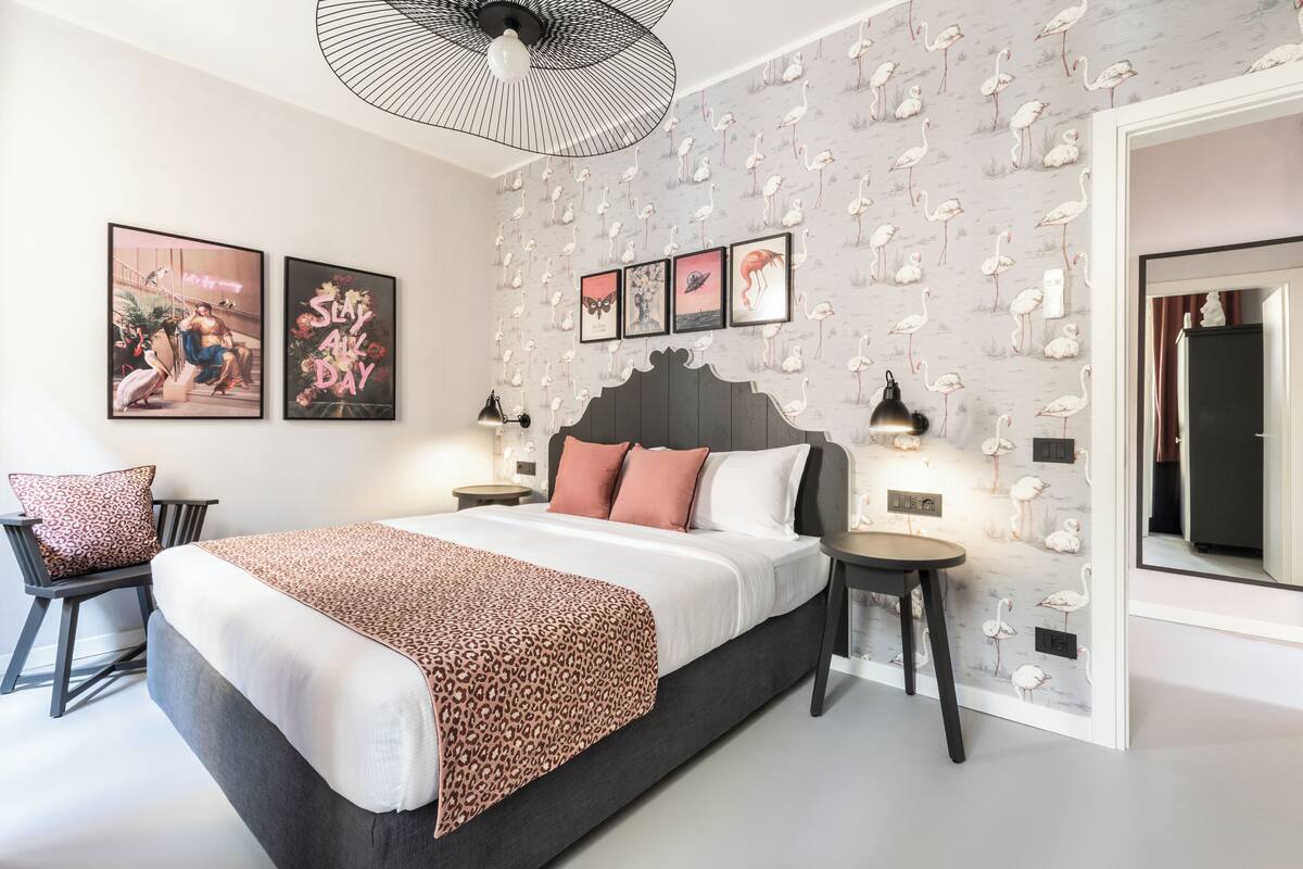 Desk, laptop workspace, free WiFi, bed sheets