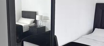 Apartment Sleeps 7 With Free Parking