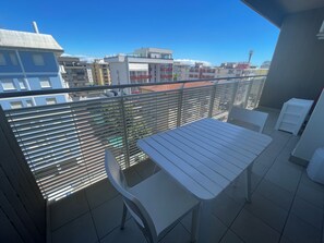 Outdoor dining - COND. REDWOOD- C1 3+0 - A61022 (Bibione)