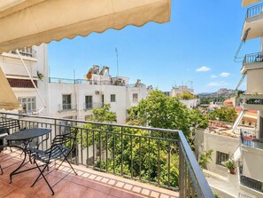 Outdoor dining - Urban Escape With Acropolis View by MPS (Athina)