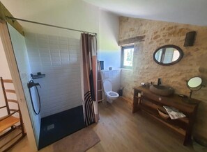 Bathroom - Guest Room D’ô with Shared Pool, Wi-Fi, and Air Conditioning (Frayssinet-le-Gélat)