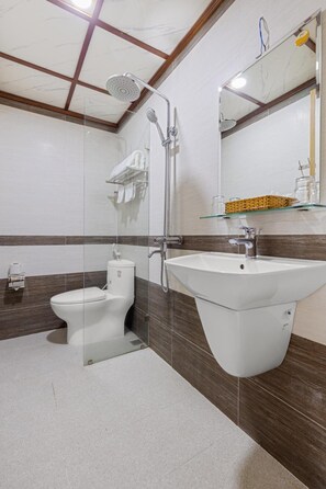 Bathroom - Star Hotel (Da Nang)