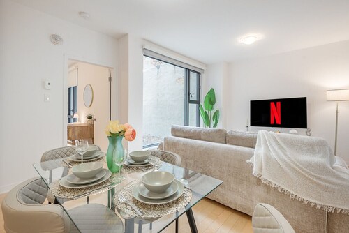 Group-Friendly Old Port Suite | Parking | Sleeps 6