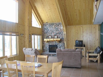 Spacious, private 3-bedroom lake home on Little Bowstring Lake - Deer River MN