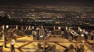 Khu ẩm thực ngoài trời