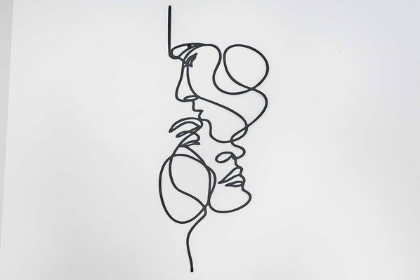 A line drawing of a person. - 1 BR Old Port| Basilica (Montreal)