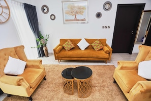 Living area - 2-bedroom apartment in Signature (Accra)