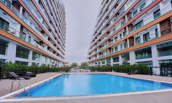 Pool - 2-bedroom apartment in Signature (Accra)