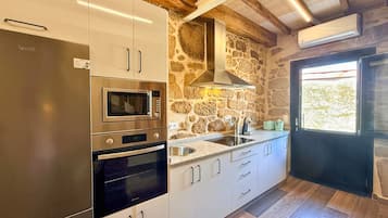 Frigorifero, microonde, forno, macchina per tè/caffè