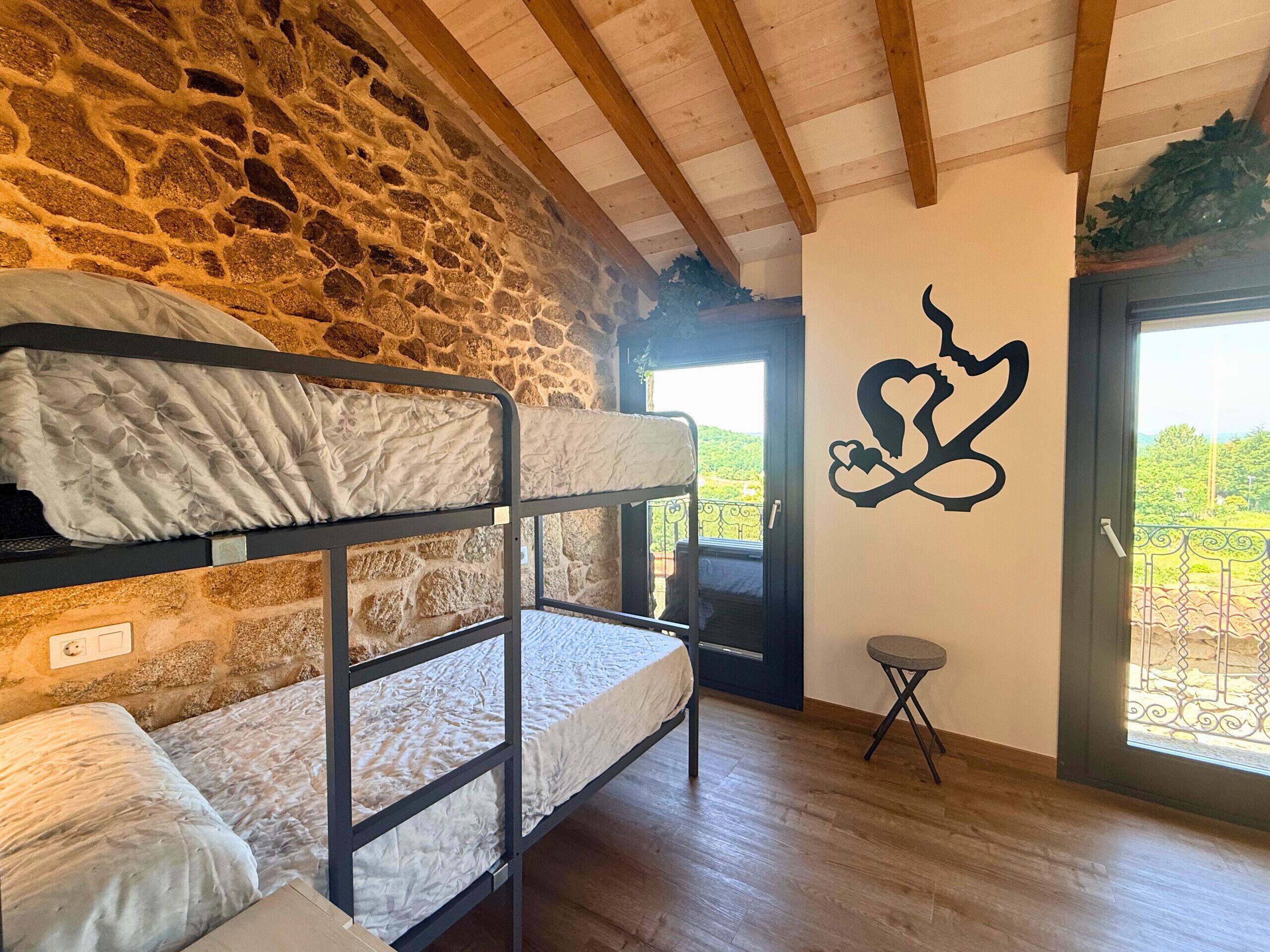 2 quartos, berço de viagem, Wi-Fi de cortesia, roupa de cama