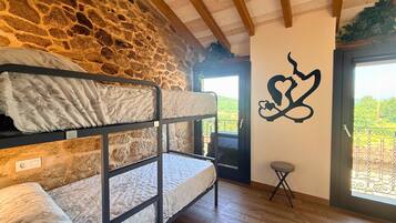 2 quartos, berço de viagem, Wi-Fi de cortesia, roupa de cama