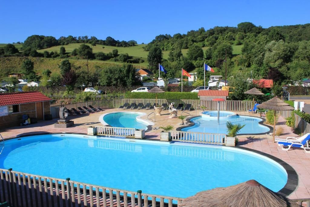 Piscine extérieure (ouverte en saison)