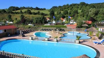 Piscine extérieure (ouverte en saison)