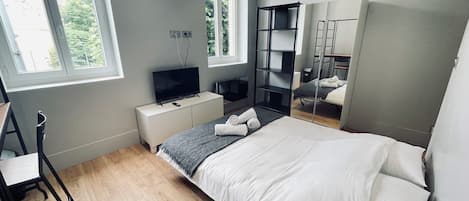 WiFi, bed sheets