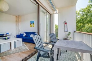 Outdoor dining - Apartment with balcony and parking near the beach (Arcachon)