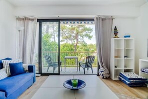 Living area - Apartment with balcony and parking near the beach (Arcachon)